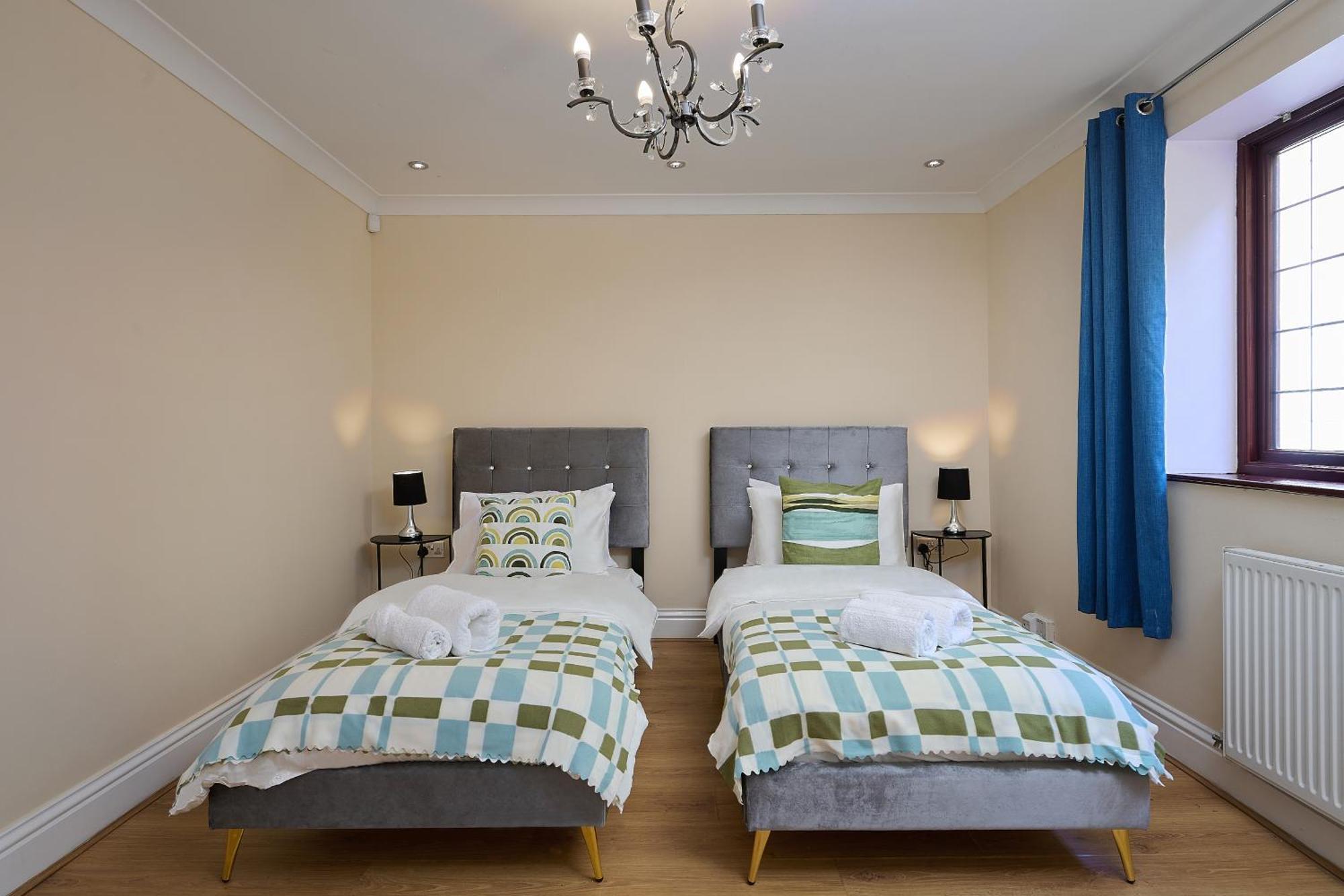 Spacious Home For Large Families And Contractors Wolverhampton Kültér fotó